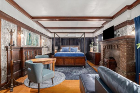 Oak Suite